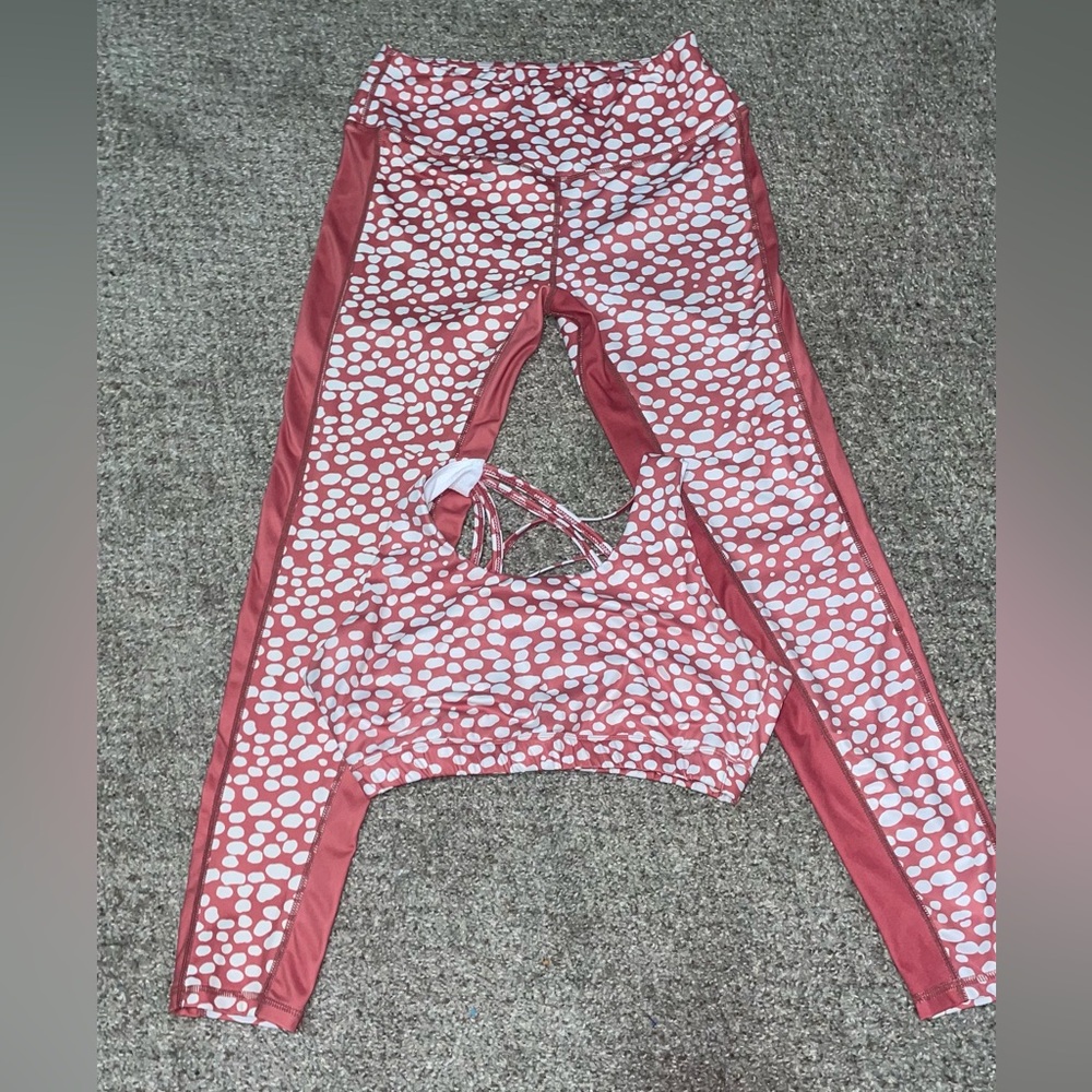 Women’s Yoga Set - Picture 3 of 5